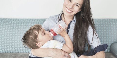 Drinking milk while breastfeeding: How does it affect your baby? - Header Image