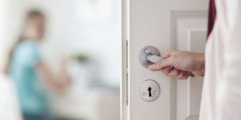 Room Door Mom Porn - Should Parents Knock Before Entering Their Kid's Room? Â°Â°Âº ÂºÂ°Â° |  $DECORATOR_TITLE